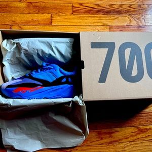 Brand new mens yeezy 8.5